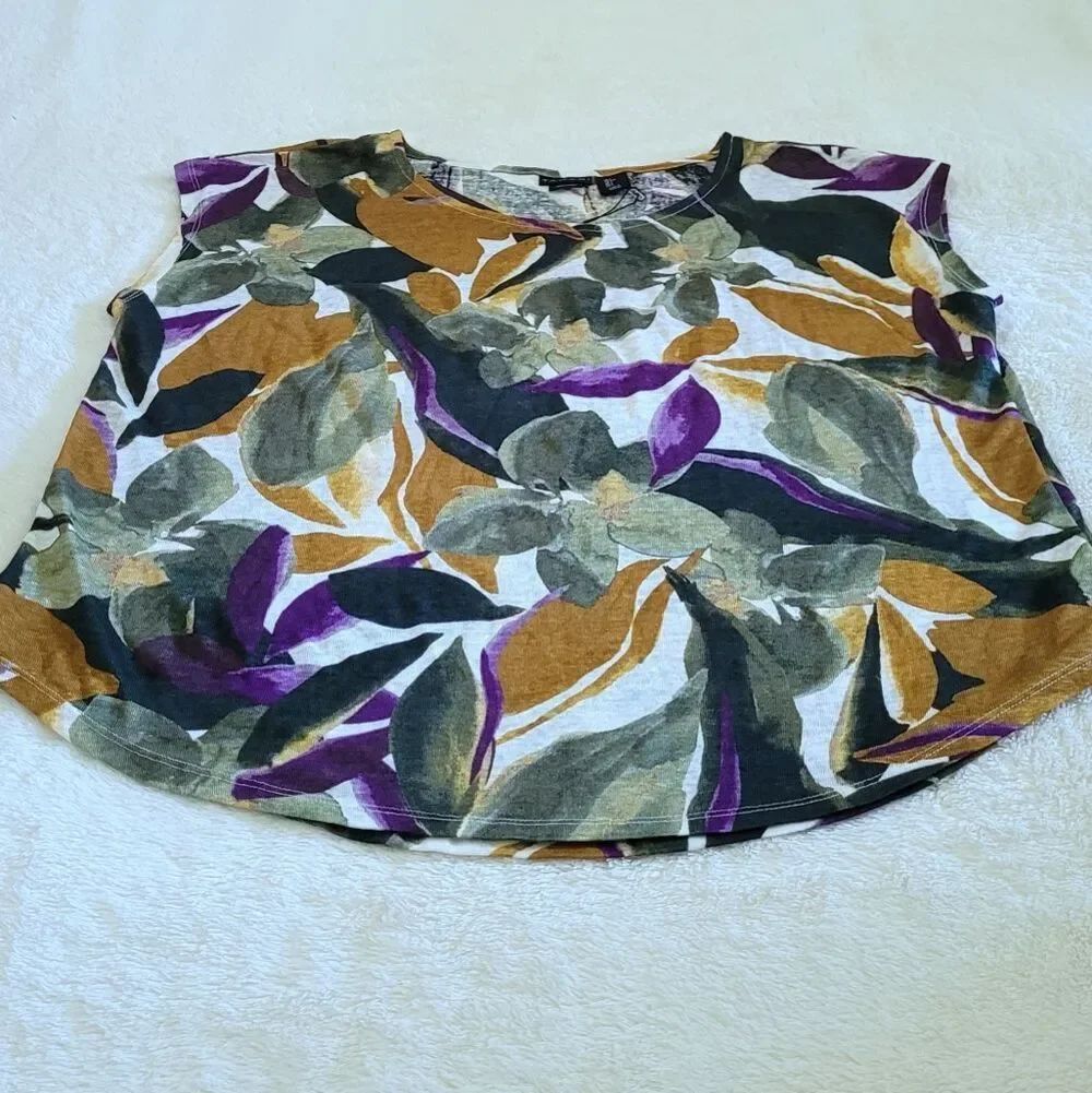 Tahari Floral💐 Linen Top - NWT - Picture 11 of 12